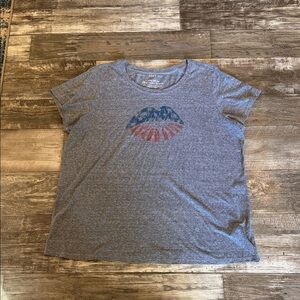 Gray Graphic T-Shirt with American Lips Design